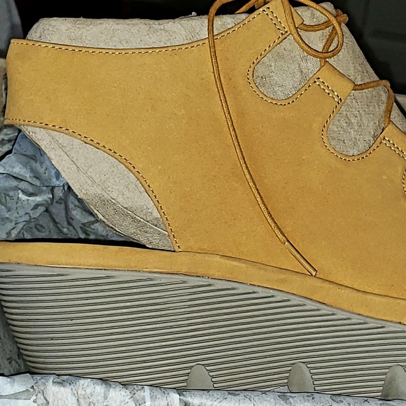 Clarks Clarene Grace yellow wedges sz 11M NWT - Picture 2 of 7